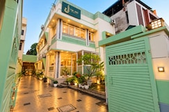 THE JAIS BOUTIQUE HOTEL {70 METERS FROM  ASSI GHAT), Varanasi