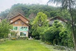 The Maple Leaf, Srinagar