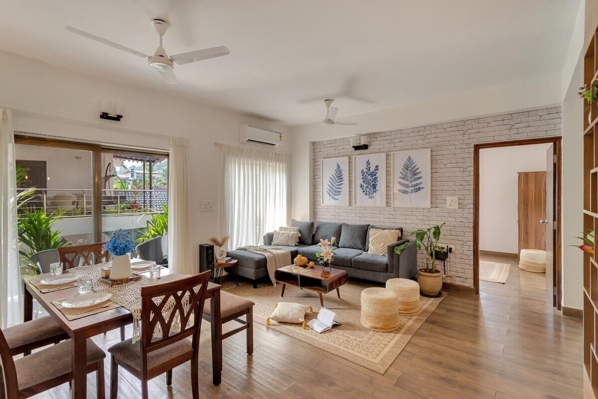 Peaceful 2Bhk with Modern amenities Candolim by Earthyrooms - Tap to explore photos