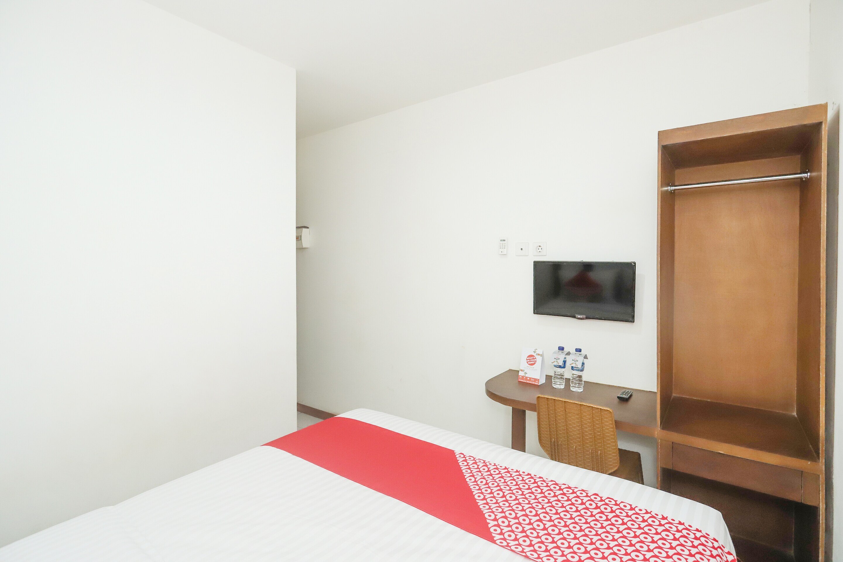 Super OYO 1582 Bungo Guest House - Tap to explore photos