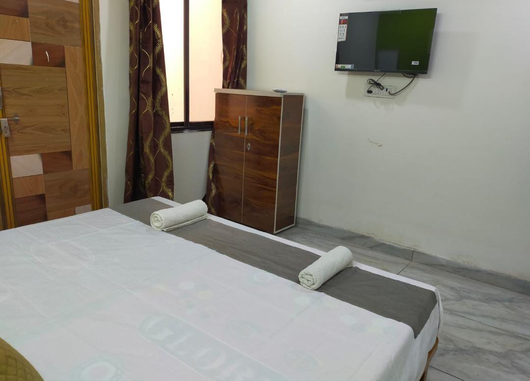 Shree shreedhar Guest House - Tap to explore photos