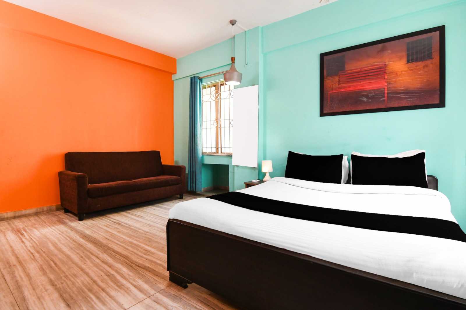 Hotel O Palace Inn Near Acropolis Mall - Tap to explore photos