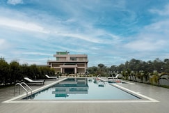 Finns Weaver Resort, Kaziranga (with Swimming Pool)