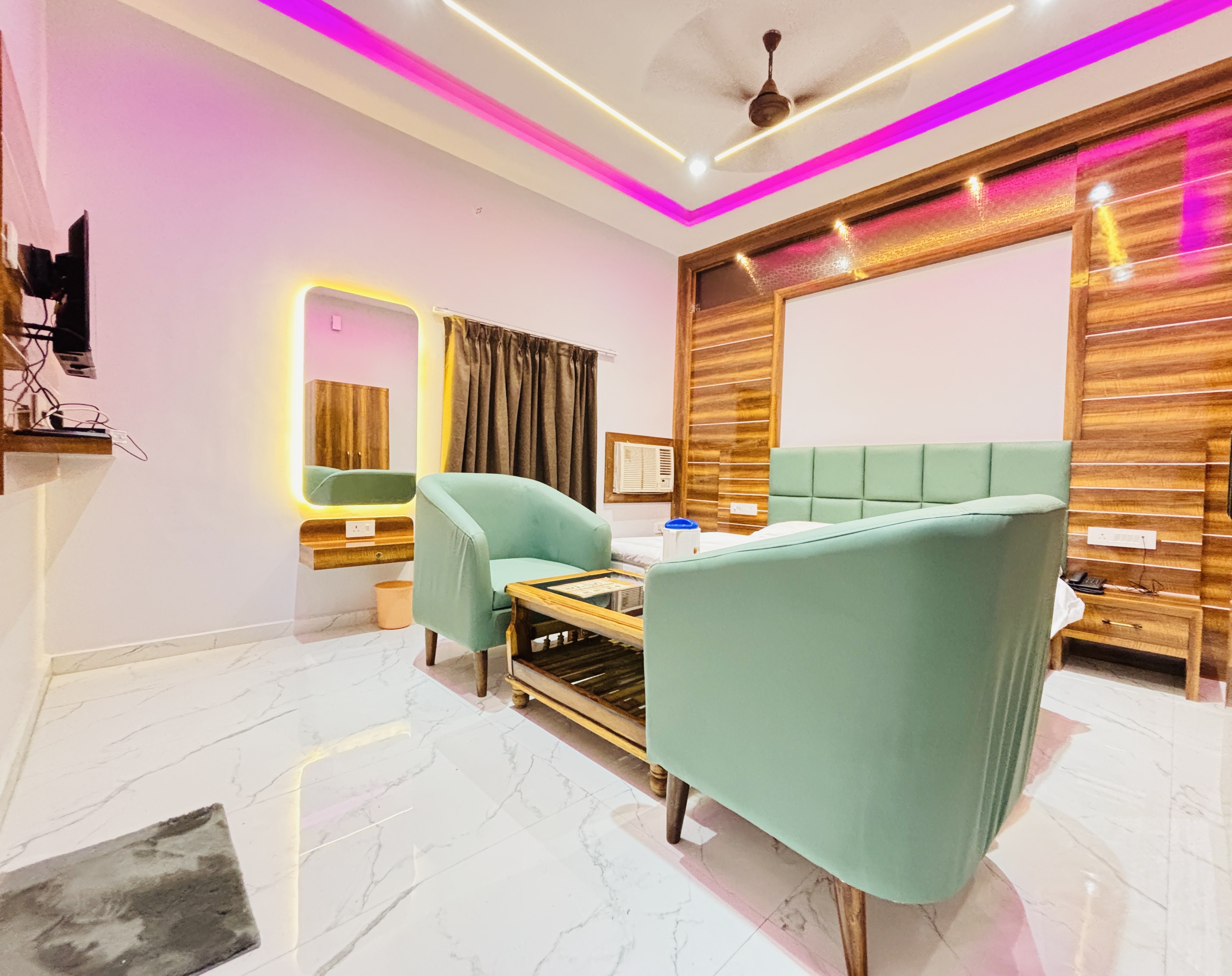 Shri Ram Hotel - 50 Mtrs. from Shri Ram Janam Bhumi - Tap to explore photos