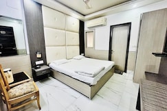 Hotel Seven Seas Near Fortis Shalimar Bagh, Delhi