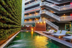 Cross Vibe Chiang Mai Decem Hotel, Chiang Mai