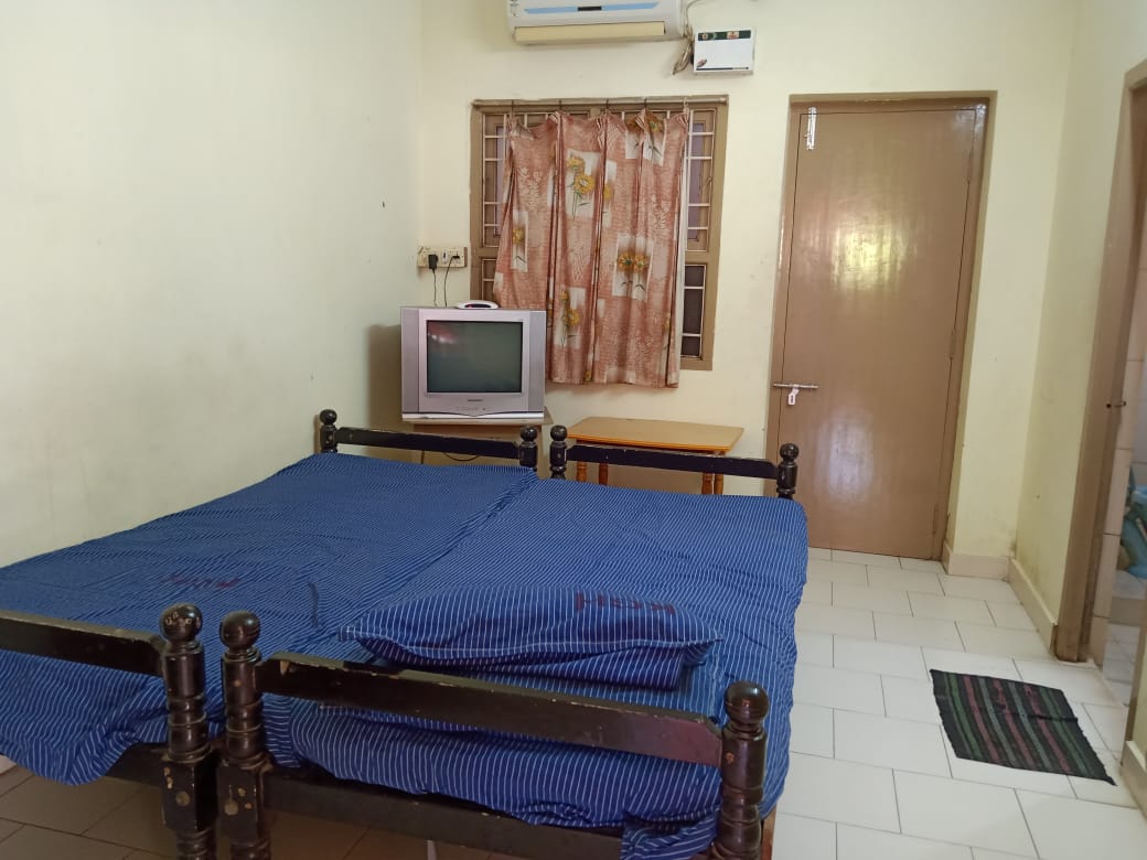Kumaran Guest House - Tap to explore photos