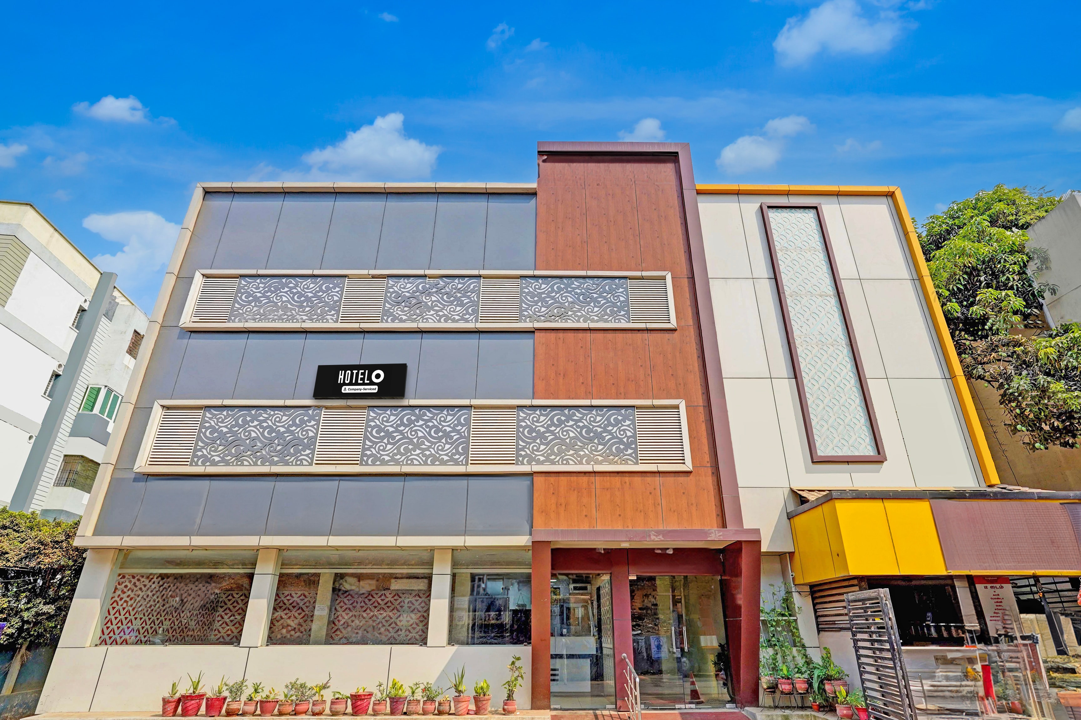 Super Hotel O Perungalathur Near Bus Stand - Tap to explore photos