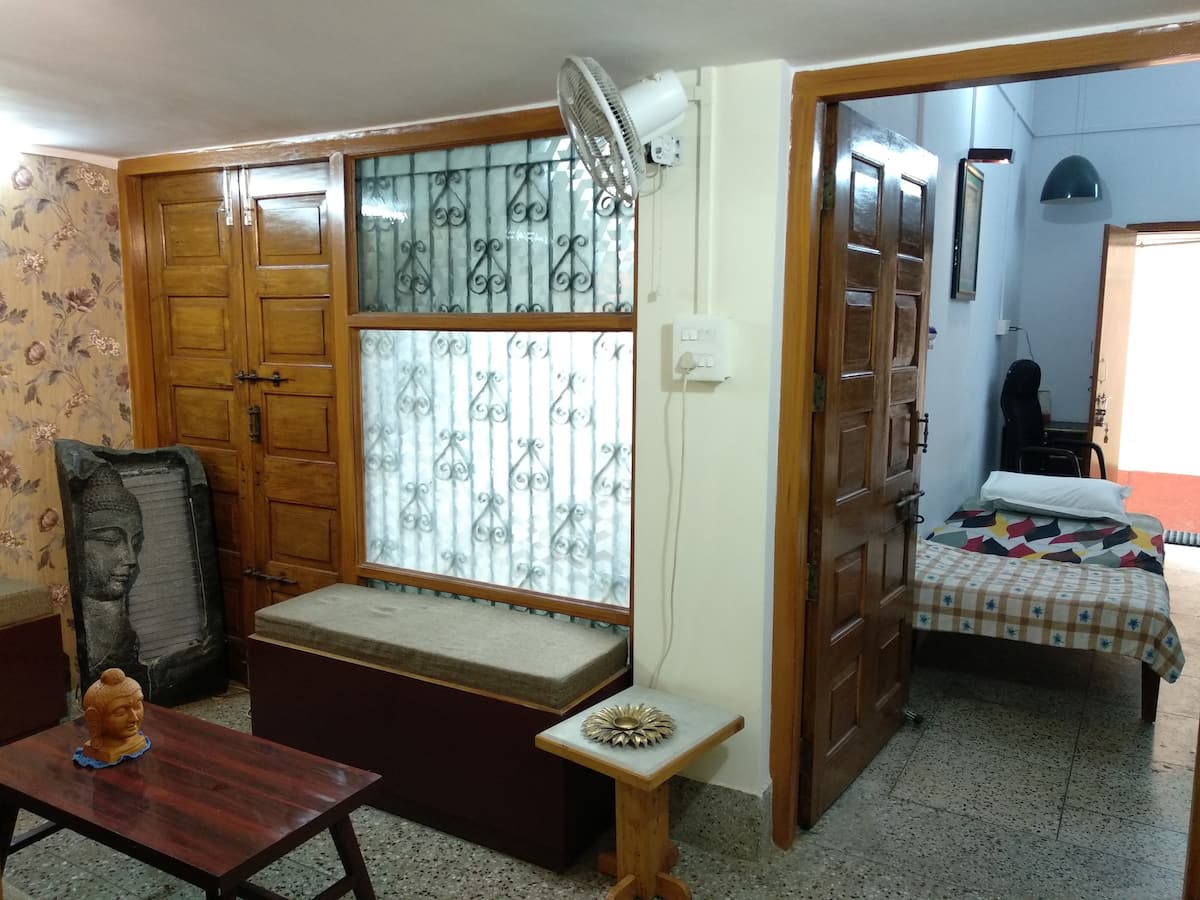 Homestay near Ganges - 2 BR Apartment | Kashi Vishwanath Temple | Ganga Ghats - Tap to explore photos