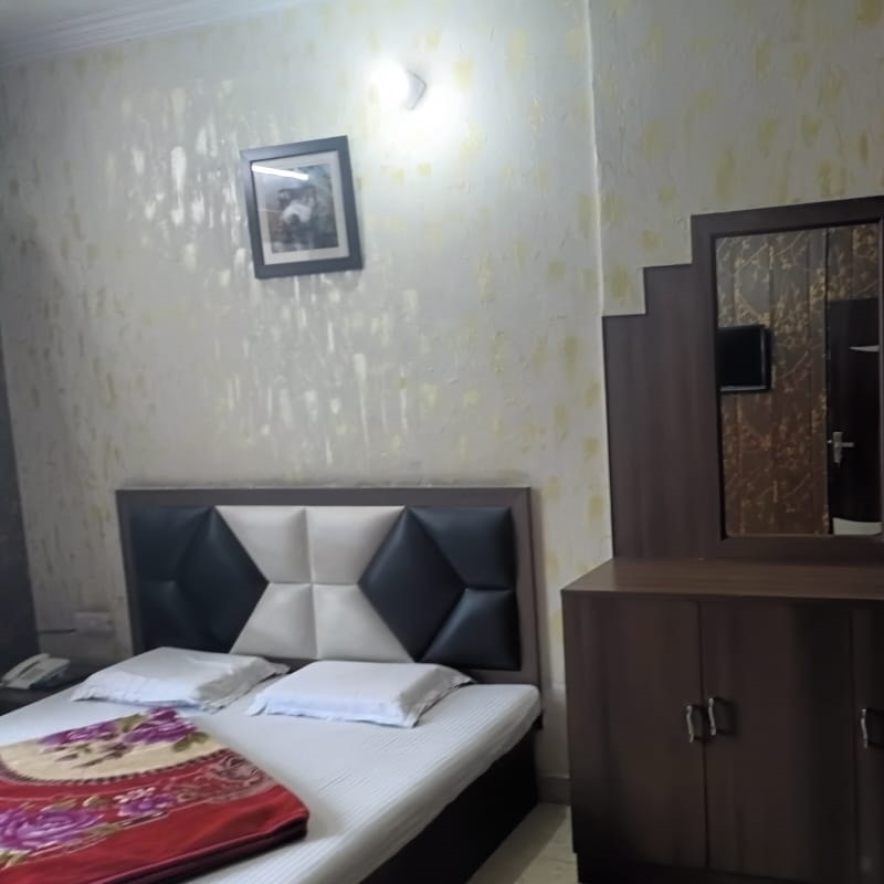 Hotel GIANI INN - Tap to explore photos