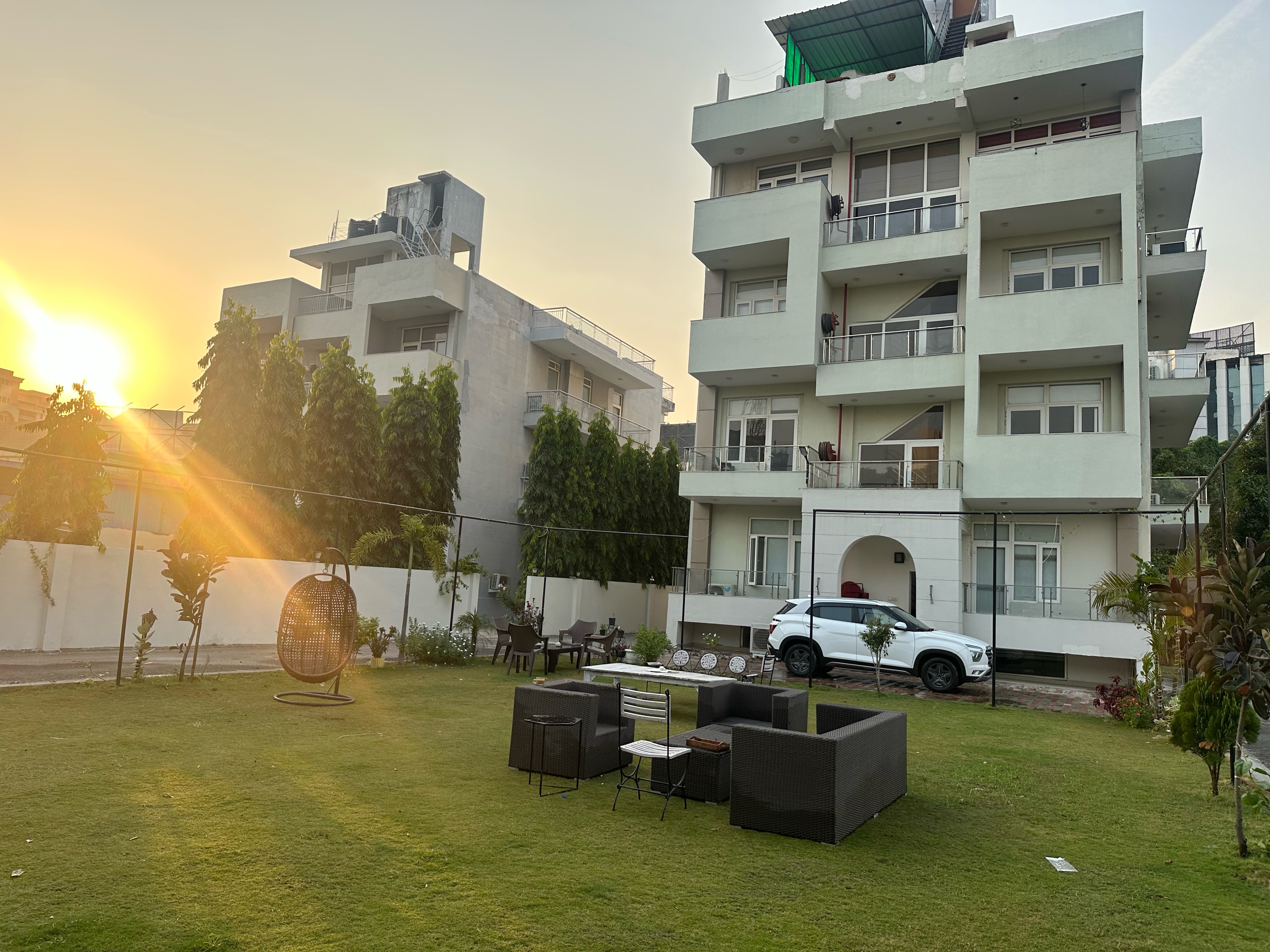 ARKAYA-INN Golf Course Road - Tap to explore photos