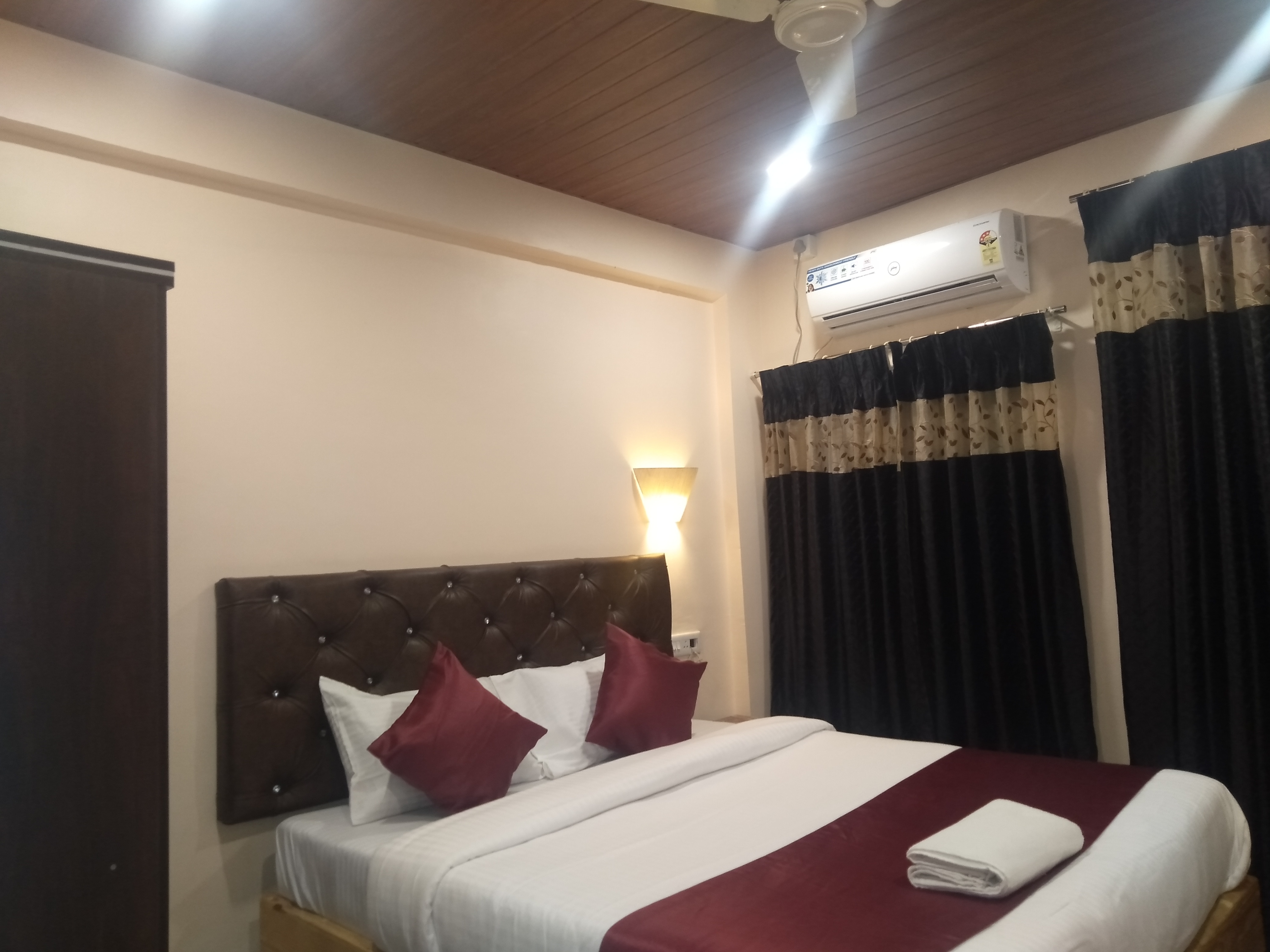SHIV-LEELA EXECUTIVES (Lodge) - Tap to explore photos