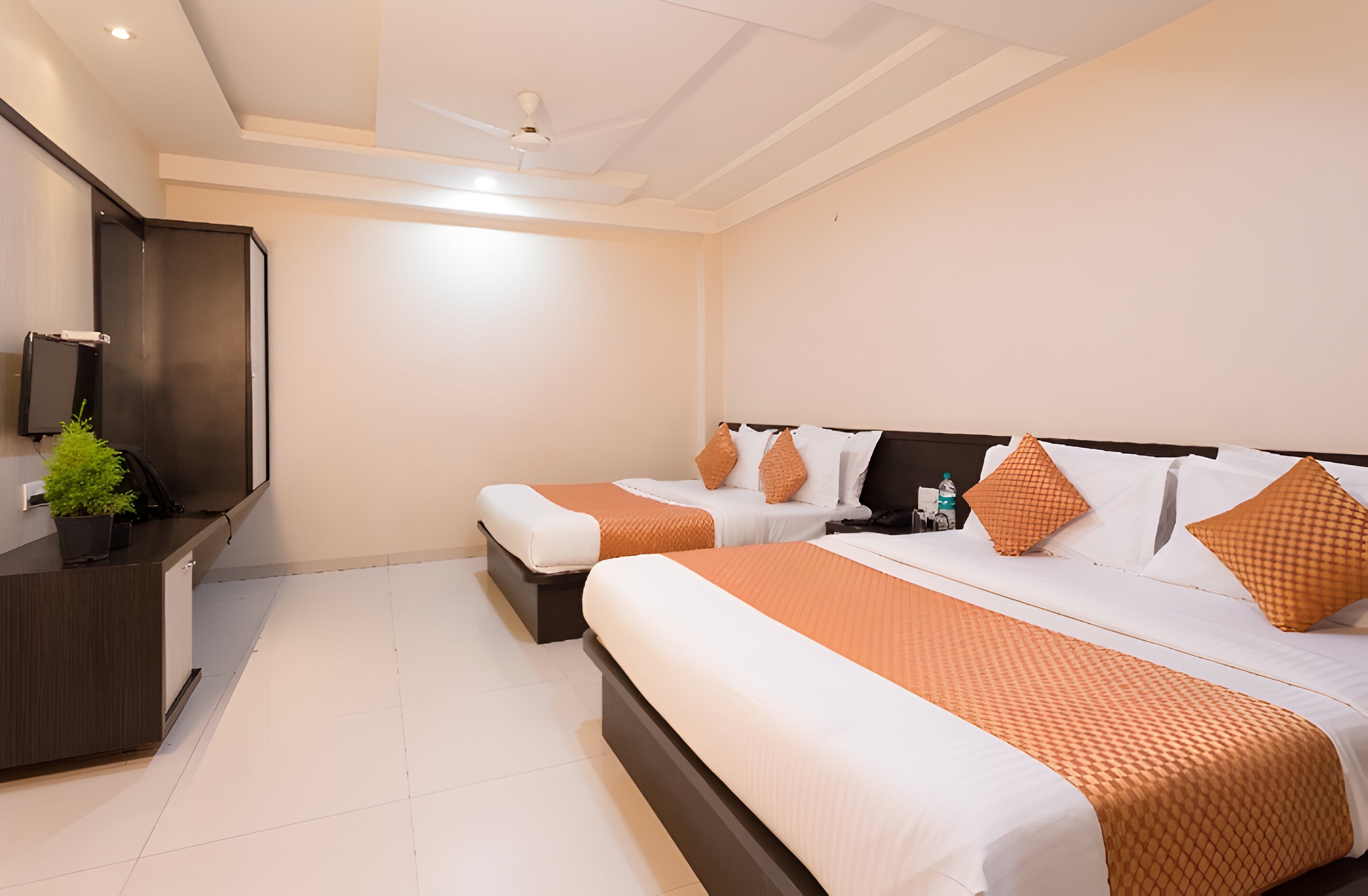 Quadruple AC Room 1