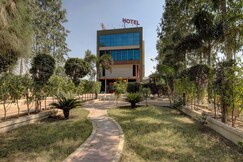 Hotel O The Grand Imperial Restaurant & Hotel Dhuva Railway station, Wankaner
