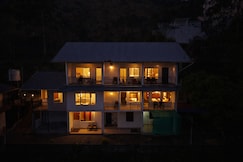 Rock and Mist, Munnar