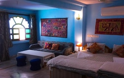 Deluxe Double Room (2 Adults + 1 Child)