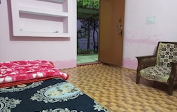 ‘01 Double Bed + 01 Single Bed’ Room