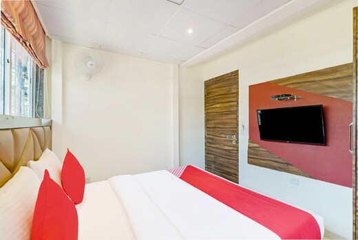 Oyo Flagship 23993 Victoriagrand 9 Min From Colaba Mumbai Hotel Price Address Reviews