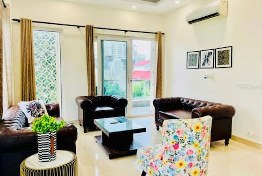 Entire 4BHK Apartment by Bluo at Cyber City