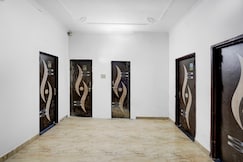 SPOT ON by OYO PRIYANSHU RESIDENCY & PARI INN GUEST HOUSE & STAY HOME, Varanasi