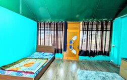 Twin bed deluxe room
