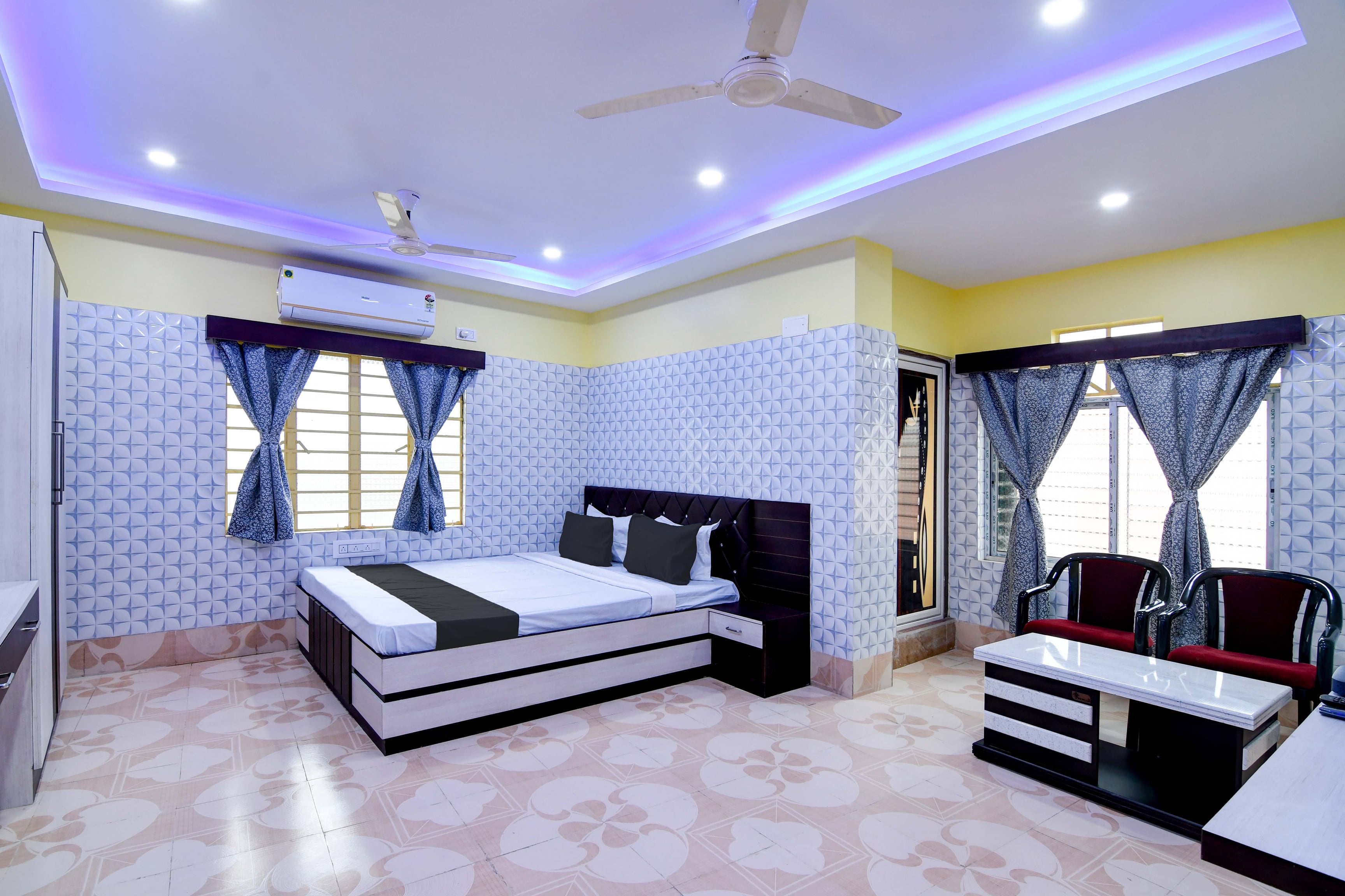 Super Hotel O Anandalok Guest House - Tap to explore photos