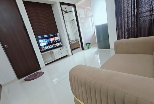 Full 1 bhk in Thane