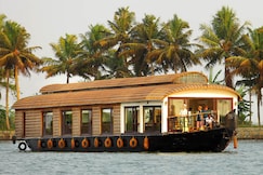 Spice Routes Luxury Cruise, Alleppey