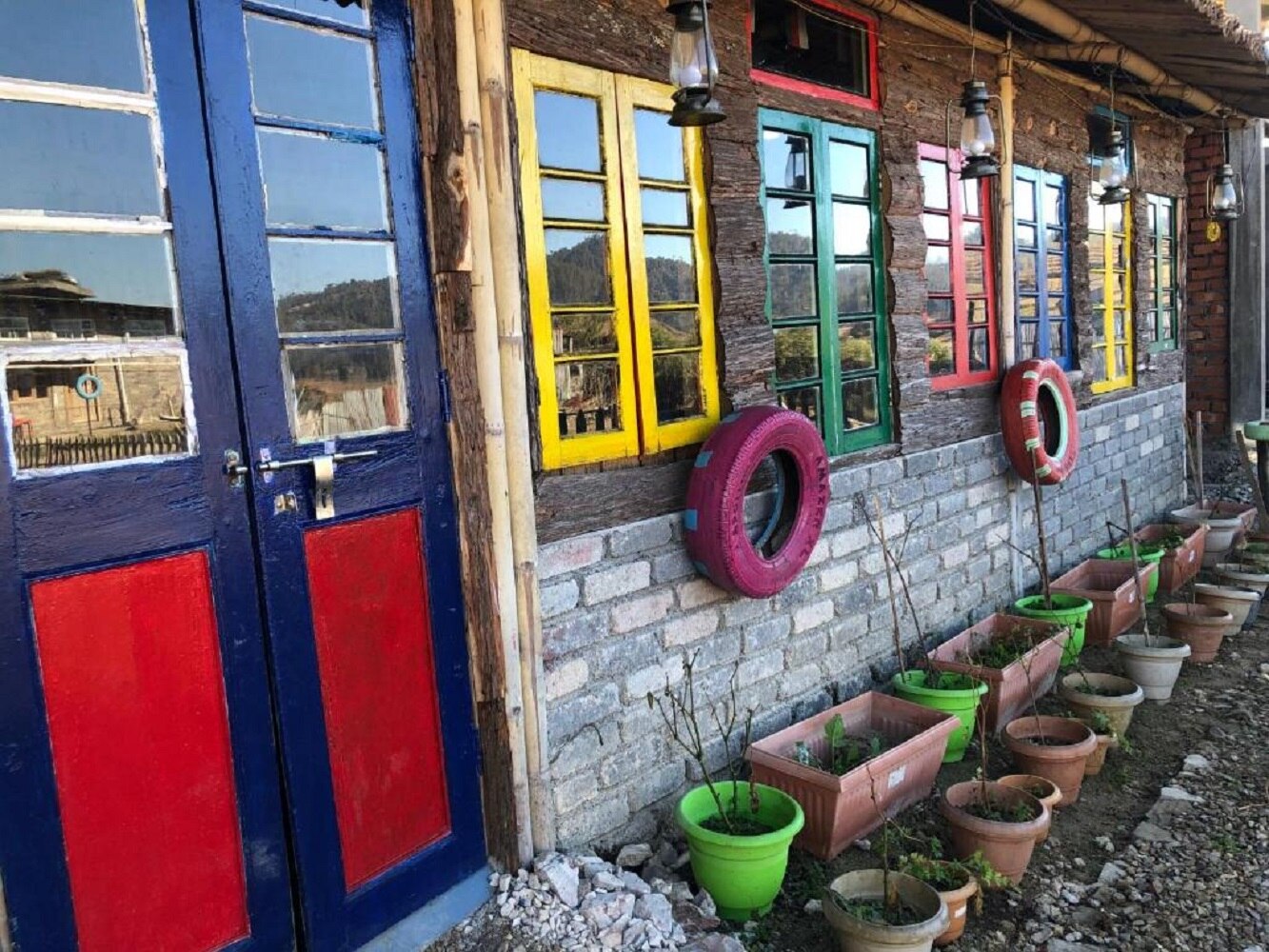 Derrick's Homestay - Tap to explore photos