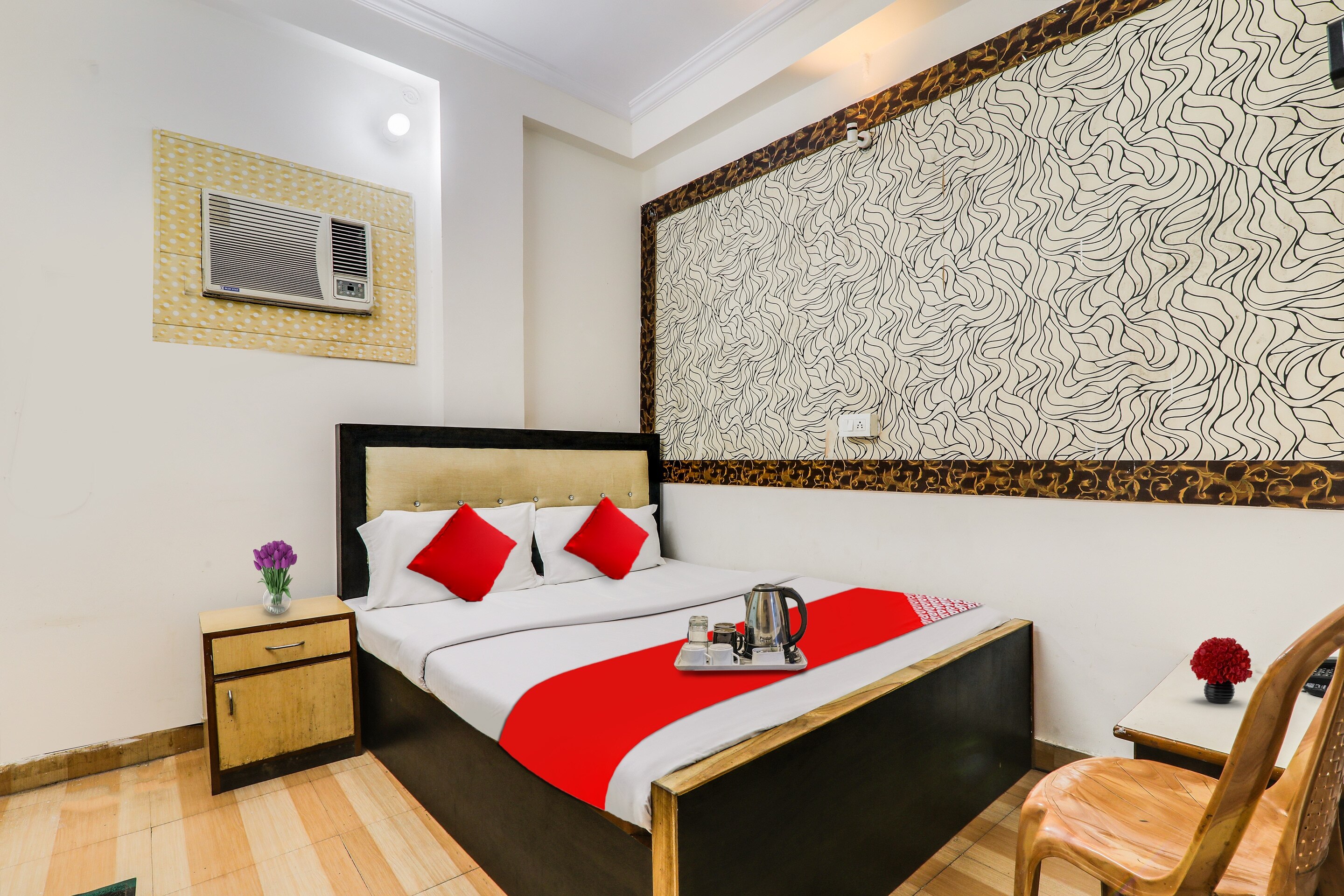 Hotel O Radhey Shyam Inn Near Sahara Ganj Mall - Tap to explore photos