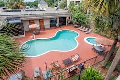 Days Inn & Suites by Wyndham Orlando Airport, Orlando