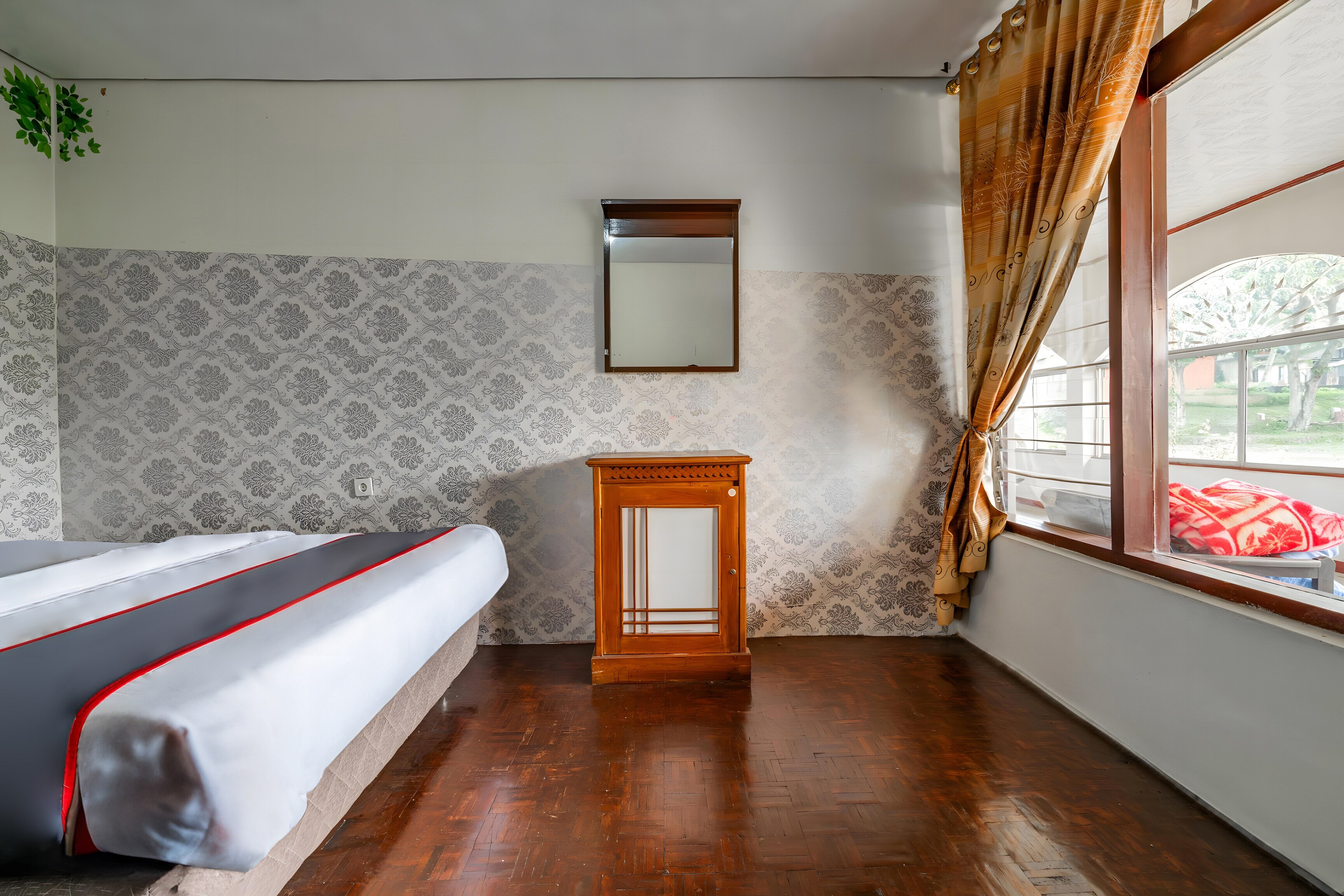 Capital O 93733 Hotel Linggarjati Kuningan - Tap to explore photos