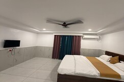 Apni Haveli Hotel And Family Restaurant, Khatima
