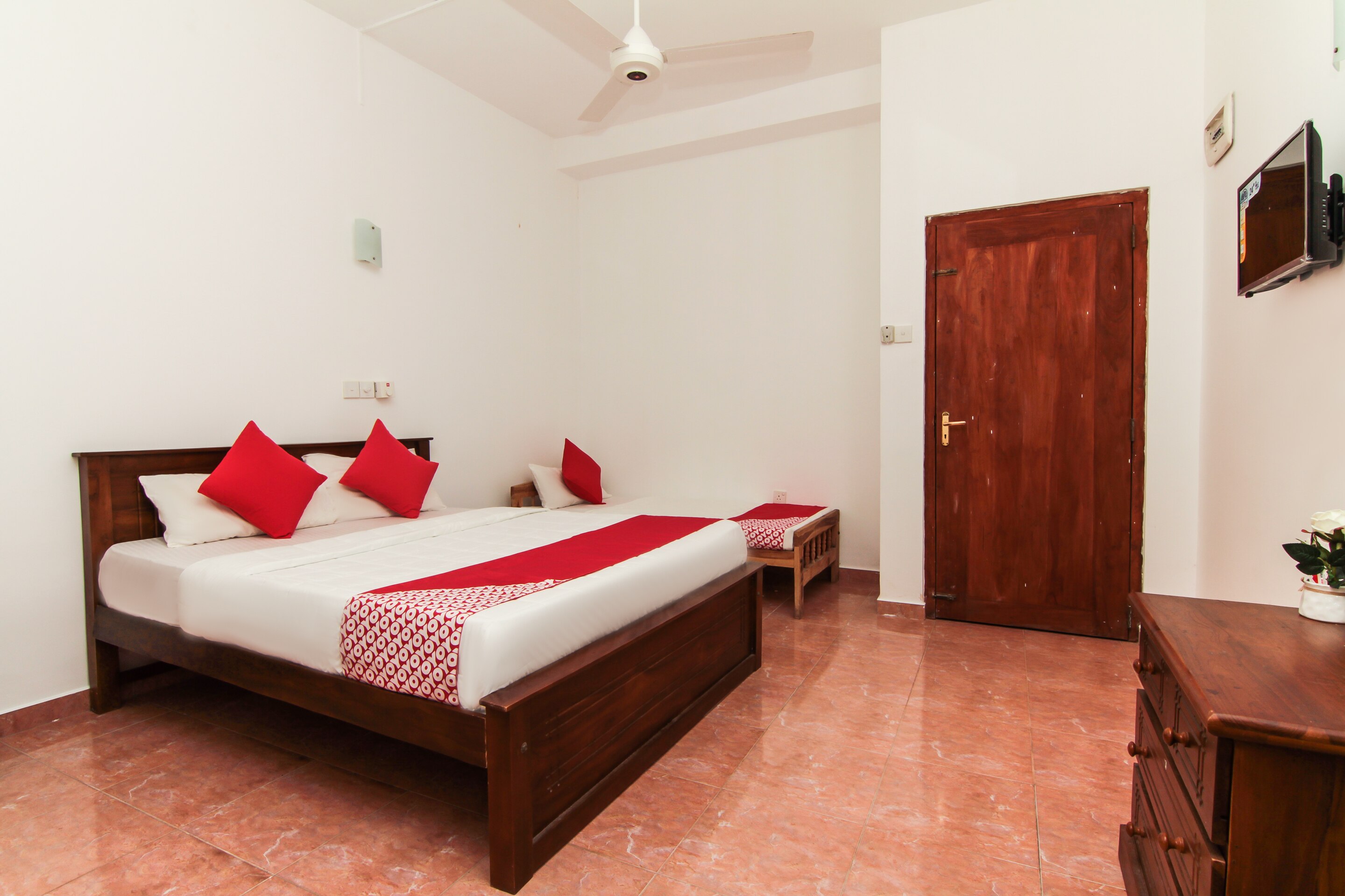 Oyo 119 Lagoon Waves Katana Hotel Price Address Reviews