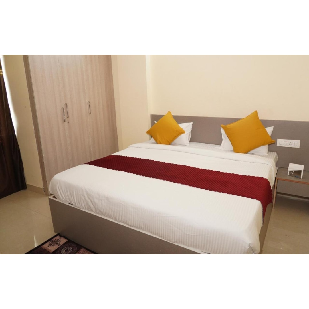 Hotel Royal Suites and  Rooms - Tap to explore photos