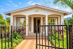 The Karjat house 1BHK Private Pool by Homeyhuts, Matheran