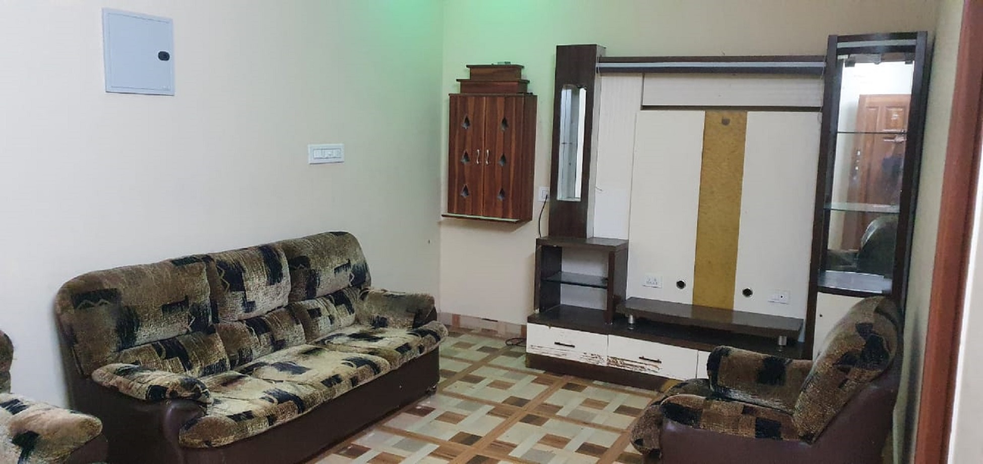 Everest Homestay Pondicherry - Tap to explore photos