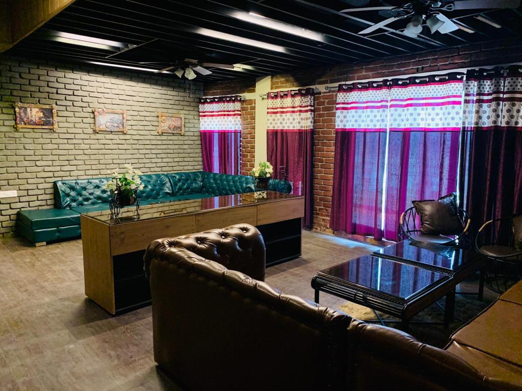 Ganga View Penthouse- Rishikesh - Tap to explore photos