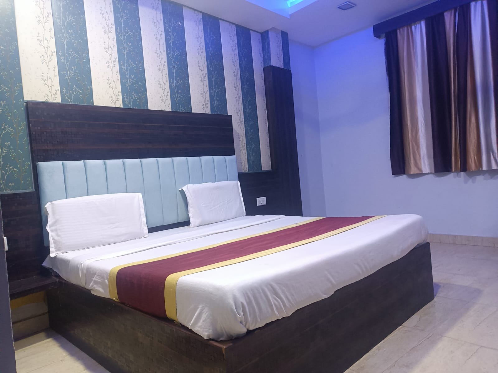 Hotel Park Avenue , shubhash marg Naka hindola charbagh Lucknow - Tap to explore photos