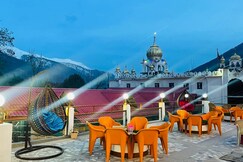 Hotel Hilltop At Mall Road With Open Terrace, Manali
