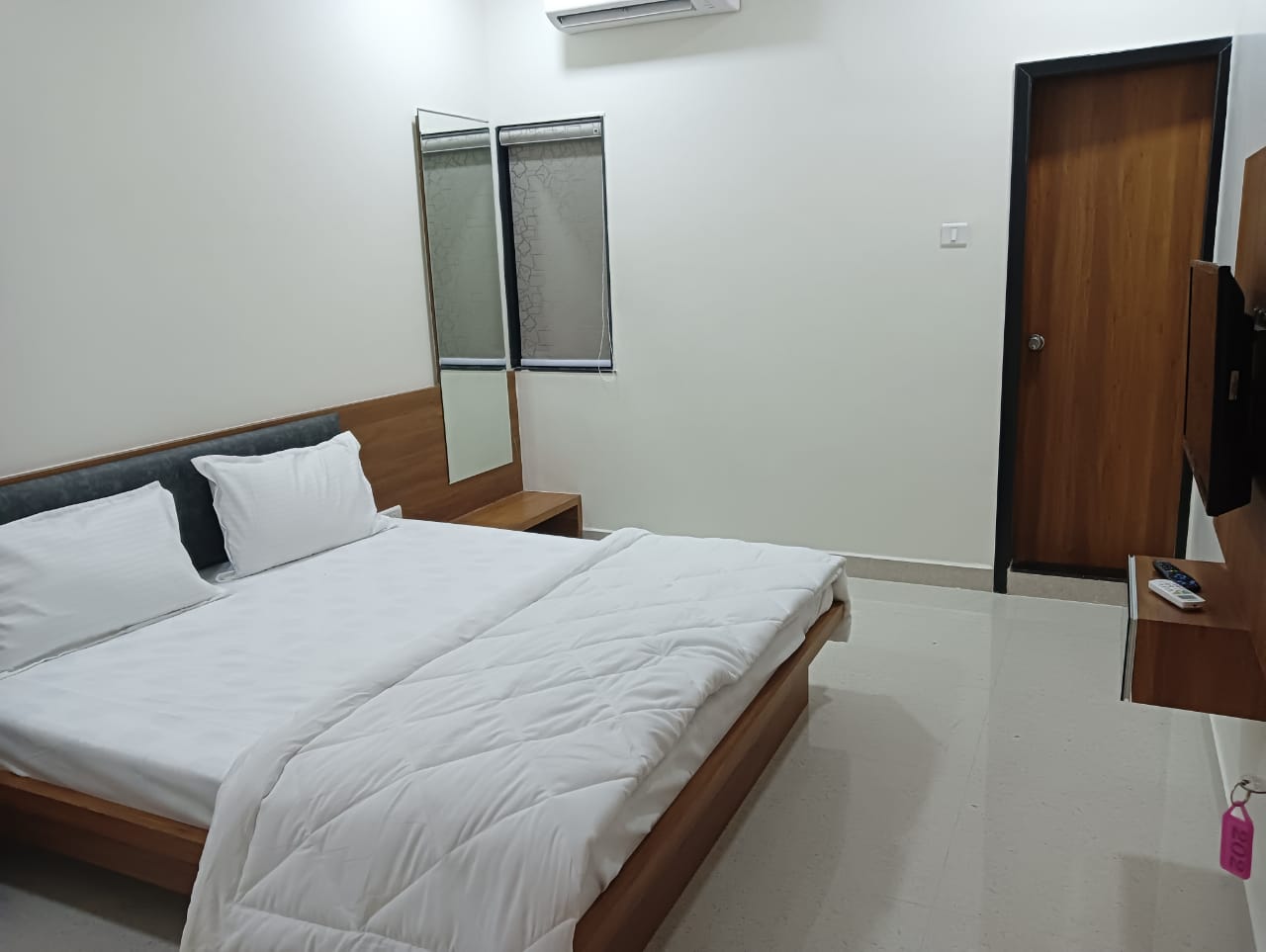 Hotel Bajrang Inn - Tap to explore photos