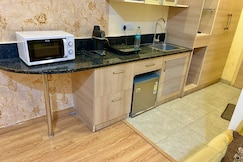 Studio apartment in Gaur city mall , Greater Noida, Delhi