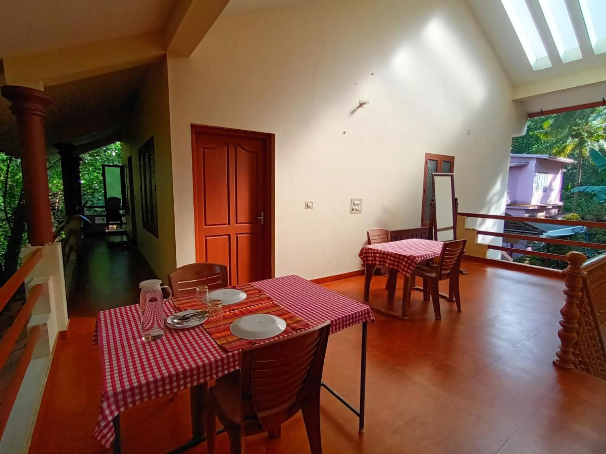 Ivory Coaste Homestay - Tap to explore photos