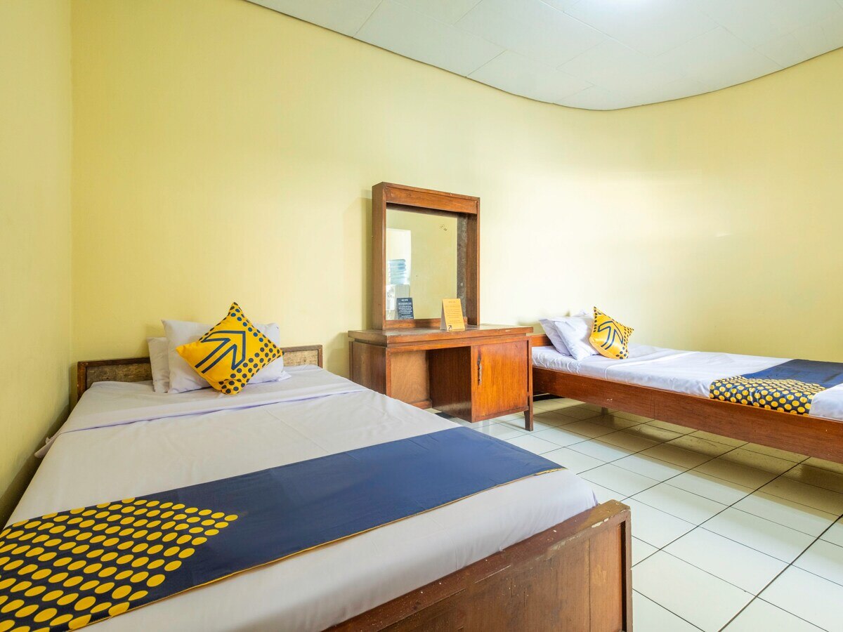 SPOT ON 1970 Hotel Priangan - Tap to explore photos