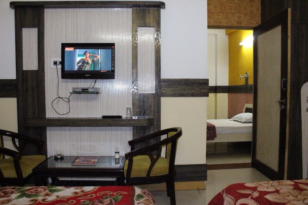 Hotel Mansarovar - Tap to explore photos