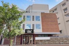 Super Collection O jagadamba Junction near Beach Road, Visakhapatnam