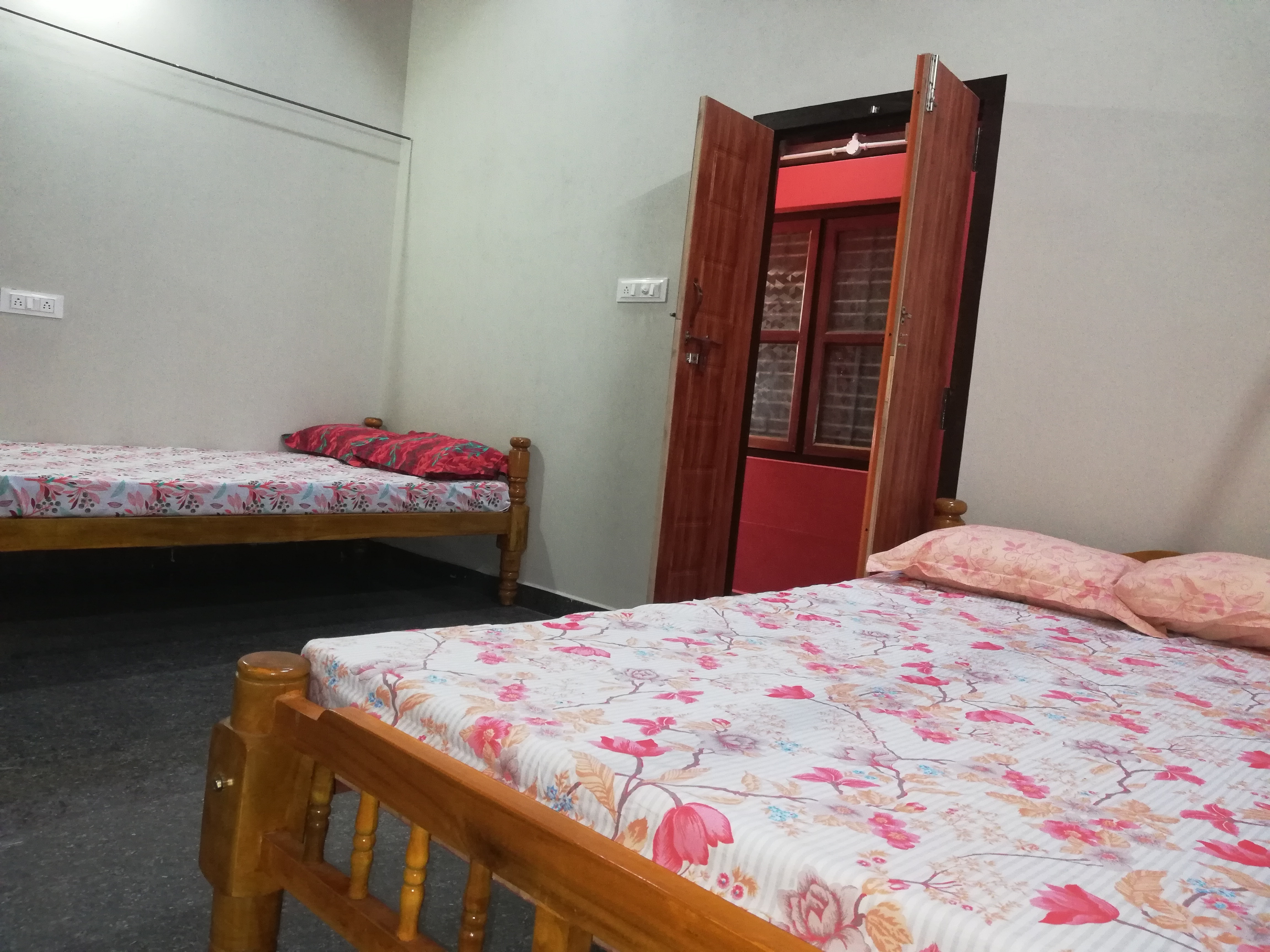 Evergreen Homestay - Tap to explore photos