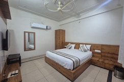 Hotel Paris Inn, Pilani