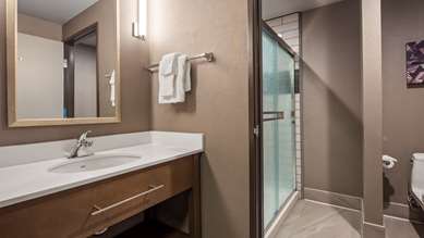 Best Western Plus Coalinga Inn - Tap to explore photos