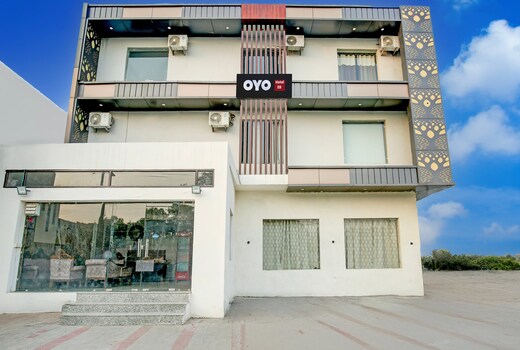 Hotel O EB Hotel